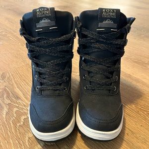 Women’s Roxy Alpine Collection Karmel Boot, Black, US 6